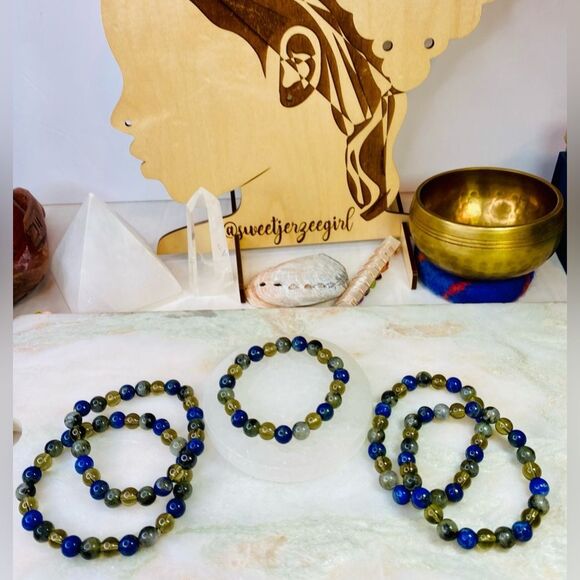 Handmade Labradorite Lapis Lazuli & Smoky Quartz Gemstone Bracelet - Picture 8 of 10